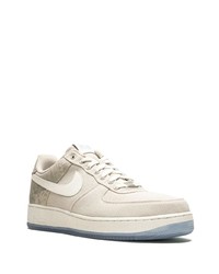 Baskets basses en toile beiges Nike