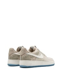 Baskets basses en toile beiges Nike