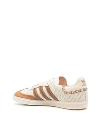 Baskets basses en toile beiges adidas