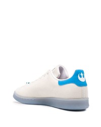 Baskets basses en toile blanc et bleu adidas