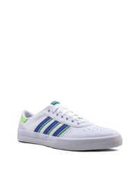 Baskets basses en toile blanc et bleu adidas