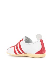 Baskets basses en toile blanc et rouge adidas