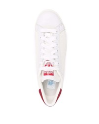 Baskets basses en toile blanc et rouge adidas