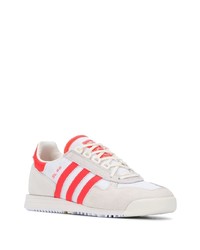 Baskets basses en toile blanc et rouge adidas