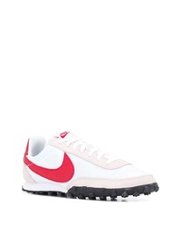 Baskets basses en toile blanc et rouge Nike