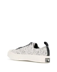 Baskets basses en toile blanches et noires Converse