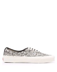 Baskets basses en toile blanches et noires Vans