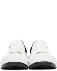 Baskets basses en toile blanches et noires Alexander McQueen