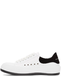 Baskets basses en toile blanches et noires Alexander McQueen