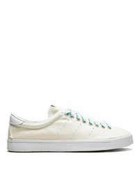 Baskets basses en toile blanches adidas