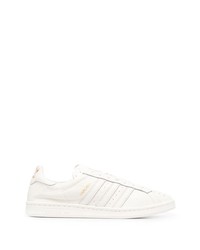 Baskets basses en toile blanches adidas