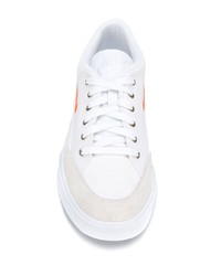 Baskets basses en toile blanches Nike