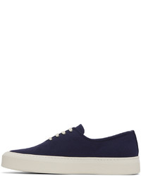 Baskets basses en toile bleu marine Common Projects