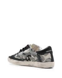 Baskets basses en toile camouflage grises Golden Goose