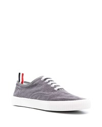 Baskets basses en toile grises Thom Browne