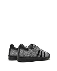 Baskets basses en toile grises adidas