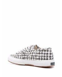 Baskets basses en toile imprimées blanches et noires Superga