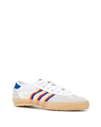 Baskets basses en toile imprimées blanches adidas