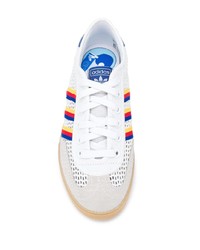 Baskets basses en toile imprimées blanches adidas