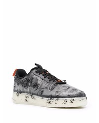 Baskets basses en toile imprimées gris foncé Nike