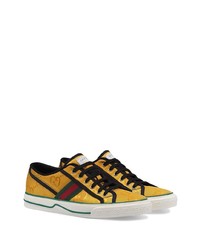 Baskets basses en toile imprimées jaunes Gucci