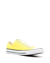 Baskets basses en toile jaunes Converse