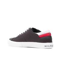 Baskets basses en toile marron foncé Tommy Hilfiger