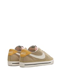 Baskets basses en toile marron Nike