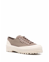 Baskets basses en toile marron Superga