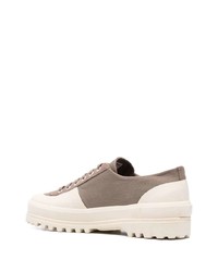 Baskets basses en toile marron Superga