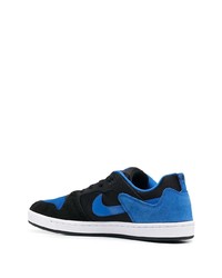 Baskets basses en toile noir et bleu Nike