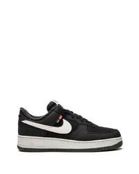 Baskets basses en toile noires et blanches Nike