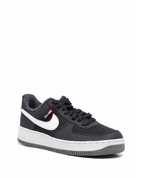 Baskets basses en toile noires et blanches Nike