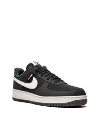 Baskets basses en toile noires et blanches Nike