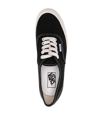 Baskets basses en toile noires et blanches Vans