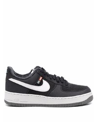 Baskets basses en toile noires et blanches Nike