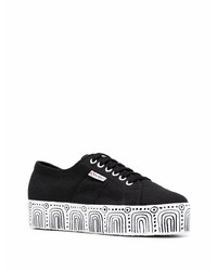 Baskets basses en toile noires Superga