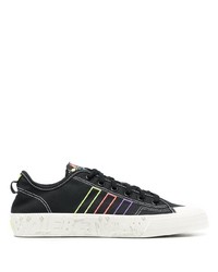 Baskets basses en toile noires adidas