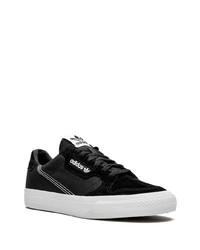 Baskets basses en toile noires adidas