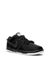 Baskets basses en toile noires Nike 1