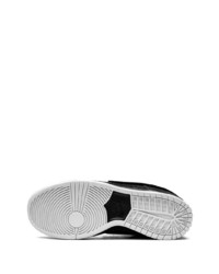 Baskets basses en toile noires Nike 1