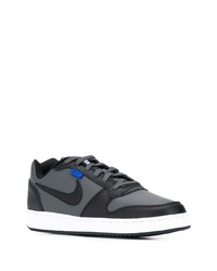 Baskets basses en toile noires Nike