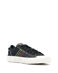 Baskets basses en toile noires adidas