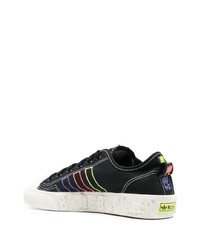 Baskets basses en toile noires adidas