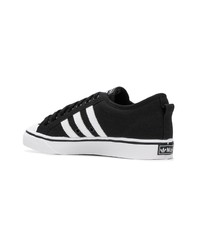 Baskets basses en toile noires adidas