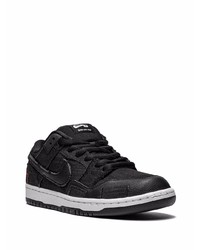 Baskets basses en toile noires Nike