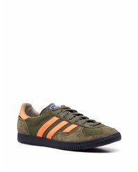 Baskets basses en toile olive adidas