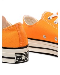 Baskets basses en toile orange Converse