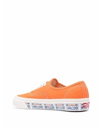 Baskets basses en toile orange Vans