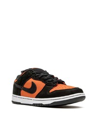 Baskets basses en toile orange Nike